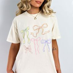 Trendy Crew Neck T-shirt With Bow, Trendy Summer T-shirt With Bow, Casual Crew Neck T-shirt With Bow Print, Cotton Crew Neck T-shirt With Bow Print, Summer T-shirt With Bow And Short Sleeves, Summer Bow T-shirt With Short Sleeves, Summer Short Sleeve T-shirt With Bow, Summer Crew Neck T-shirt With Bow, Summer Bow Detail Short Sleeve T-shirt