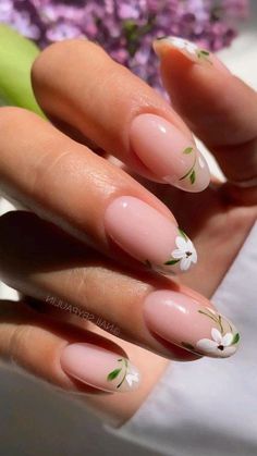 Nail Polish For Spring, Floral Bride Nails, French Nail Flower, Flower Inspired Nails, Bridal Nails Floral, Floral Tip Nails, French Manicure Flowers, French Tip Flower Design, Nails Ideas Flowers