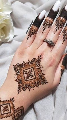 mehndi Short Mehndi Design, Palm Mehndi Design, Simple Mehendi Designs, Tato Henna, Finger Henna Designs, Simple Mehndi Designs Fingers, Very Simple Mehndi Designs, Full Mehndi Designs, Henna Tattoo Designs Simple