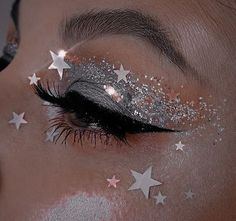 Eyeliner Eye Makeup, Eye Makeup Glitter, Aesthetic Oc, Makeup Glitter, Eye Makeup Designs, Purple Eyeshadow, Eyeshadow Eyeliner