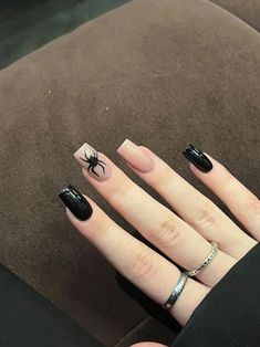 Goth Simple Nails, Grunge Nails Coffin, Black Acrylics With Design, Black Nails Grunge, Simple Goth Nails, Goth Short Nails, Short Goth Nails, Soft Grunge Nails