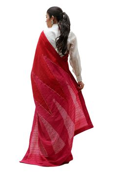 Red and rani silk cotton saree with hand dyed triangular pattern pallu with hand done Bandhani and mirror work. Comes with off white silk unstitched blouse piece in gold and satin tissue stripes. - Aza Fashions Red Chanderi Pre-draped Saree With Dupatta, Unstitched Cotton Silk Saree With Mirror Work, Festival Dupatta With Mirror Work In Slub Silk, Festival Slub Silk Dupatta With Mirror Work, Red Silk Saree With Mirror Work, Red Raw Silk Pre-draped Saree For Transitional Season, Bohemian Red Chanderi Saree, Festive Cotton Pre-draped Saree With Pallu, Red Silk Pre-draped Saree With Mirror Work