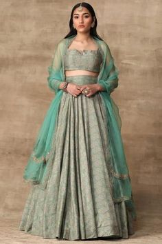 Shop for Ridhi Mehra Green Net Chanderi Lehenga Set for Women Online at Aza Fashions Simple Lehenga, Trendy Outfits Indian, Lehenga Designs Simple, Traditional Indian Dress, Gaun Fashion, Indian Dresses Traditional, Traditional Indian Outfits, Trendy Dress Outfits, Designer Outfits