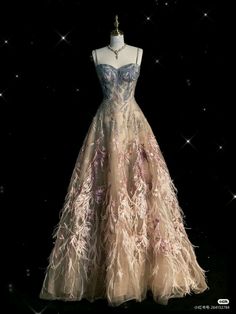 Hey Couture, Aesthetic Prom Dress, Yule Ball Dresses, Fashion Outfits Winter, Prom Dress Ideas, Beautiful Prom Dress, Couture Dress, Fantasy Gowns