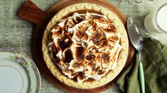 a pie sitting on top of a wooden plate