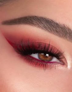 Red Eyeshadow Makeup, Red Makeup Looks, Devil Makeup, Red Eye Makeup, Dance Makeup, Red Eyeshadow