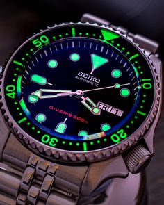 Survival Gadgets, Seiko Diver, Fancy Watches, Seiko 5 Sports, Trapper Hats, Seiko Watches, Custom Watch, Acupressure, Dive Watches