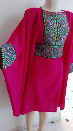 Moda Peru, Church Suits And Hats, Mode Kimono, Moroccan Fashion, Pakistani Fashion Party Wear, Versace Fashion, Beautiful Pakistani Dresses, Kurti Designs Party Wear