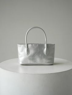 Composition : Outer Fabric (Polyurethane) Inner Skin (Polyester)Country of Origin : Republic of Korea Silver Rectangular Soft Leather Bag, Classic Silver Soft Leather Bag, Mini Basket, Basket Bag, Womens Tote Bags, Composition, Skin, The Originals, 10 Things