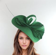 Emerald Bright Green Statement Fascinator Womans Hat Kentucky Derby Oaks Ascot Weddings Garden Cocktail Tea Parties Church Hatinator - Etsy Garden Party Wedding Guest, Wedding Guest Fascinators, Womans Hat, Garden Cocktail, Mini Hats, Kentucky Derby Fascinator, Derby Fascinator, Black Fascinator, Ascot Hats