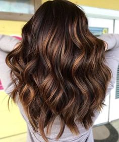 Winter Hair Colors, Cinnamon Hair, Rambut Brunette, Tumblr Hair, Gorgeous Hair Color, Caramel Highlights, Brown Hair Balayage, Winter Hair Color, Hair Color Highlights