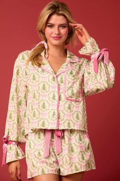 Embrace festive cheer with our Satin Christmas Tree & Bow Prints Pajama Set. Luxuriously soft and stylish, this set features a charming holiday design, perfect for cozying up by the fire. Merry and bright! Collared Long sleeves Chest pocket Contrast ruffle detailed hem and seam Elastic waistband Front drawstring tie 100% Polyester The Model is Wearing a Size Small. (HEIGHT: 5'7 / BUST: 34 / WAIST: 24 / HIPS: 34) This preorder will ship out 10/15/24. It will ship separately with its own tracking Elegant Christmas Pajamas, Pajamas Aesthetic Outfit, Preppy Christmas Pajamas, Christmas Pajamas Aesthetic, Bridesmaid Proposals, Luxury Pajamas, Shirt Collar Styles, Pyjama Satin, Kids Pjs