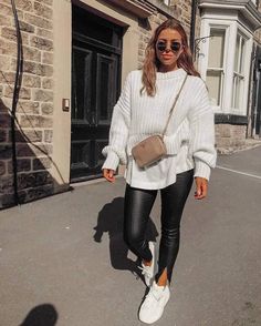 Lederhosen Outfit, Date Outfit Casual, Pullover Outfit, White Sweater, Fall Fashion Outfits, Fashion Mode