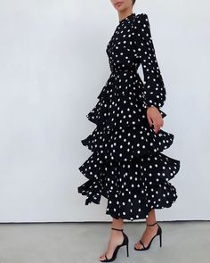 Dresses Style, Fashion Mistakes, Moda Vintage, Looks Style, Classy Dress, Elegant Outfit, Dot Dress, Elegant Woman