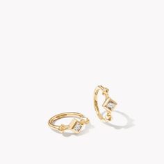 A Timeless Silhouette With Just The Right Amount Of Sparkle. The Michelle 14k Yellow Gold Huggie Earrings In White Diamond Are A Show-Stopping Essential That Will Never Leave Your Ears. We Have Taken Steps To Ensure That, When Applicable, Our Diamonds Are Conflict Free By Requiring Our Suppliers To Comply With The Kimberley Process. Metal14k Yellow Gold Materialwhite Diamond Diamond Qualitydiamond H Si Sizeouter Dimension 0.39" Carat Weight: 0.08 New In Box Fine Jewelry Yellow Gold Diamond Earrings With Vs Clarity, 14k Yellow Gold Diamond Earrings With Vs Clarity, Kendra Scott Jewelry, Kendra Scott, Huggies Earrings, White Diamond, Yellow Gold, Jewelry Earrings, Women Jewelry