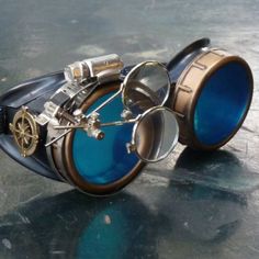 Steam Punk Diy, Steampunk Mode, Goth Jewellery, Steampunk Outfits, Gothic Type, Moda Steampunk, Rave Glasses, Gothic People, Steampunk Gadgets