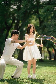 Korean Pre Wedding Shoot, Casual Pre Wedding Photoshoot, Prewed Korea, Korean Engagement Photos, Couples Photoshoot Romantic, Cute Couple Stories, Outdoor Poses, Prenup Photos Ideas