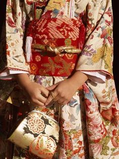 size: 24x18in Photographic Print: Kimono and Handbag, Traditional Dress, Japan : Travel Kamal Kadai, Kimono Traditional, Embroidery Kimono, Traditional Japanese Kimono, Kimono Japan, Kimono Pattern, Japan Aesthetic