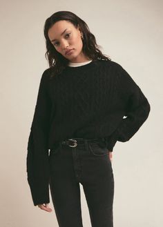 THE OVERSIZED CABLE SWEATER Black Sweater Jeans Outfit, Cropped Sweater Outfit, Sweater And Jeans Outfit, Black Sweater Outfit, French Tuck, Mom Fall, Cable Sweater, All Black Outfit, Sweaters And Jeans