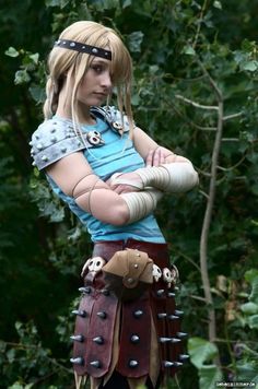 Someday we're going to do Astrid and Hiccup from How to Train Your Dragon. George will of course be our Toothless Httyd Cosplay, Astrid Costume, Astrid Cosplay, Costume Carnaval, Dragon Party, Train Your Dragon, Amazing Cosplay