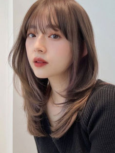 Korean shoulder length hairstyle: soft layers with wispy bangs Brown Hair Looks, Filter Ig, Texturizer On Natural Hair, Hair Up Styles