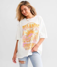 Billabong Dreamin' All Day Oversized T-Shirt - White Medium, Women's Saltcrystal Graphic t-shirt Bust measures 47 on size small Body length 27 1/2 on size small. 100% Cotton. Machine wash cold gentle cycle. Do not bleach. Tumble dry low or line dry. Cool iron if needed. Do not dry clean.. Measurements: Bust -Fullest part of bust with arms at sides. Waist -Circumference of natural waist: above belly button below rib cage. Hips -Standing with feet together fullest part of hips. WOMEN'S TOP SIZE CO Womens Shirt Outfit, Billabong Oversized Tee, Preppy Summer Shirts, Billabong T Shirt, Billabong Graphic Tees, Graphic Tees Cute, Beach Graphic Tee, Cute Oversized Tees, Trendy T Shirts For Women