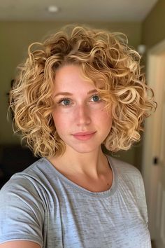 Rock your look this season with our chic selection of 31 curly bob haircuts. From soft waves to tight curls, find the style that captures your personality. Explore more by clicking our link and get inspired! Curly Hair Cut, Tight Curls, Short Wavy Hair, Short Wavy, Soft Waves, Curly Bob Hairstyles, Bob Haircuts