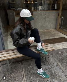 How To Style Leather Leggings, Green Shoes Outfit, Adidas Gazelle Outfit, Adidas Samba Outfits, Samba Outfits, Adidas Outfit Women, Adidas Samba Outfit, Adidas Outfit Shoes