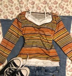 Twee Outfit Aesthetic, Ugg Outfit Ideas, Fem Style, Winter Footwear, Indie Clothing, Versatile Shoes, Funky Outfits, College Style