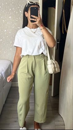 Summer Time Business Casual Outfits, Trade Show Outfits Women, Office Job Outfits Casual Summer, Styling Trousers Women Casual, Business Causal Outfits Women Summer, Chill Work Outfit Casual, Summer Business Casual Outfits Black Women, Summer Outing Outfits, Period Outfits For Work