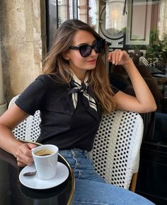 Neck Scarf Outfit, Look Hippie Chic, Looks Adidas, Style Parisienne, Money Fashion, Fest Outfits, Mode Hippie