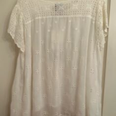 Measures 24 Inches Pit To Pit And 25 Inches Long White Crew Neck Blouse For Daywear, Casual White Lace Top For Daywear, Rayon Blouse, White Eyelet, Johnny Was, Color White, Top Blouse, Blouses, Womens Tops