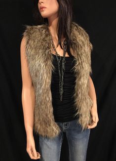 Faux Fur Vest Hip lengte In bruin Wolf stijl: FVA503 | Etsy Fur Vest Outfit, Combo Outfits, Brown Wolf, Fur Vest Outfits, Fur Leg Warmers, Vest Outfit, Vintage Vest, Faux Fur Vest, Faux Fur Vests