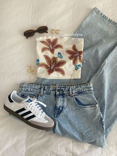 Soft Core Outfits Aesthetic, Outfit Inspo For Europe, Summer Style Outfits Women, Cute Trending Outfits, Cream Tshirt Outfit, Basic Outfits For School Summer, Asthetic Outifts Ideas, Visco Outfits, Vsco Girl Outfits