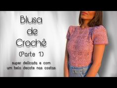 a woman is standing in front of a white background with the words bluusa de crochet part 1