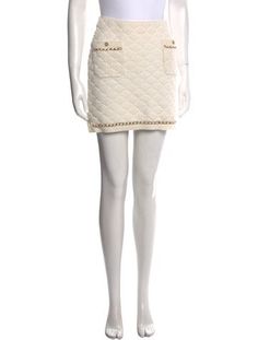 Chanel Cashmere SkirtFrom the Pre-Fall 2023 Collection by Virginie ViardWhiteChain-Link AccentChain-Link AccentsPatch PocketsZip ClosureFit:Skirts by Chanel typically fit true to size. White Chanel Set, Pre Fall 2023, 2023 Collection, Fall 2023, Pre Fall, Mini Skirt, Cashmere, Mini Skirts, Chanel