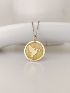 Pendant Material: 14K Solid Real Gold (NOT GOLD PLATED) Hallmark for certification engraved on the back: 585 Pendant Dimensions: - 13mm / 0.51 inches diameter - 15mm / 0.59 inches diameter - 16mm / 0.62 inches diameter - 18mm / 0.70 inches diameter - 20mm / 0.78 inches diameter *Real images of the pendant, size 15mm / 0.59 inches diameter* Thickness: 0.5mm Jump ring inner diameter: 4mm Chain Material: 14K Solid Real Gold (NOT GOLD PLATED) Chain Length available: - No Chain - 35 cm / 13,7 inches Dove Necklace, Real Images, Dove Bird, Jewelry Personalized, Pendant For Women, Bird Pendant, Custom Pendants, Necklace Dainty, Gift Jewelry