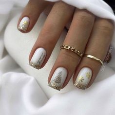 Gold Christmas Nails Square, Hard Gel Nails Design, Beige Nails Design, White Nails With Gold, Wow Nails, Beige Nails, Nails 2023, 2023 Christmas