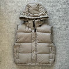 Aritzia - The Super Puff Shorty Vest Modern Taupe Size Xxs In Almost New Condition - Slight Wear On The Coating Of The Zipper (See Photos) This Puffer Contains Innovative Fabric From Japan And 100% Responsibly Sourced Goose Down. Designed With Maximalist Proportions, The Super Puff Shorty Vest Has A Boxy Fit And Will Keep You Super Warm Where It Counts. It’s Made With Roomier Armholes Than The Original Super Puff Vest, Making It An Ideal Choice For Layering Over Bulkier Sweaters. It’s Made With Aritzia Super Puff Vest, Super Puff Vest, Super Puff Shorty, Aritzia Super Puff, The Super Puff, Aritzia Jacket, Bulky Sweaters, Super Puff, Puff Vest