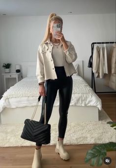 Leggings Casual Outfit, Black Leggings Casual, Leggings Outfit Ideas, Outfit Botas, Leggings Outfits, Black Leggings Outfit, Mode Zara, Beige Outfit