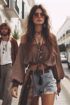 Boho Chic Spring Outfits, Locs Aesthetic, Looks Hippie, Look Hippie Chic, Boho Street Style, Festival Mode, Stile Boho Chic, Look Boho Chic, Estilo Hippy