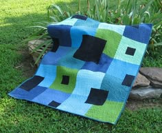 Love the vibrant color and straight quilting! City Park Crib Size Quilt - View 2 by brige66, via Flickr Crib Size Quilt, Solid Color Quilts, Cherry House, Modern Baby Quilts, Quilts For Kids, Big Block Quilts, Solid Quilt, Modern Patchwork, Abstract Quilt