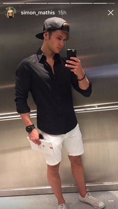 Mens White Shorts, Men's Summer Outfit, Fashion Tips For Men, Fiesta Outfit, Short Men Fashion, Teen Boy Outfits, Gents Fashion, Outfits Hombre, Outfits With Converse