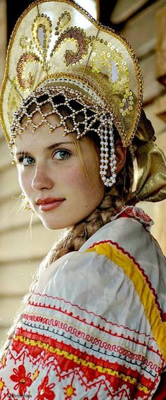 A Jurubeba Cultural: ● Gente ... do planeta.    (Russia).                                                  ... Dresses Pakistani, Russian Wedding, Peter The Great, Catherine The Great, Dresses Modest, Russian Folk, Modest Wedding, Russian Fashion