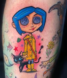 Full Color Para Coraline Tattoos Coraline Tattoo Color, Caroline Tattoo, Coraline Tattoo Ideas, Halloween Pokemon, Cute Halloween Tattoos, Coraline Tattoo, Alice And Wonderland Tattoos, Tattoos 2024