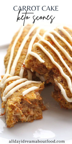 Close up shot of carrot cake scones broken open on a white plate. Keto Pumpkin Scones, Carrot Cake Scones, Keto Treats, Pumpkin Scones, Plant Paradox, Keto Breads, Keto Pumpkin, Keto Sweets, Resep Diet