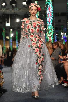 Dolce & Gabbana Dubai show Dolce Gabbana Jewelry, Casual Frocks, Byzantine Art, Innovative Fashion