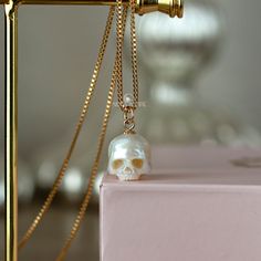 Pearl Skull, Carved Pearl, Gothic Pendant, Skull Necklace, Skull Pendant, Jewelry Lookbook, Gothic Jewelry, Dream Jewelry, Pretty Jewellery