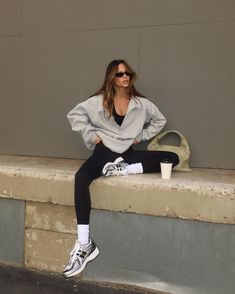 Cold Weather Outfits Athleisure, Workout Cute Outfits, Athletic Event Outfit, Casual Everyday Outfits Aesthetic, Athletic Leisure Outfit Winter, Fall Pilates Outfit, Cozy Sporty Outfits, Airport Athleisure Outfits, All Sweats Outfit