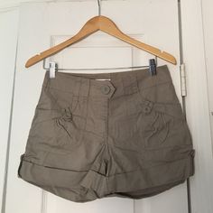 Brand New H&M Size 34 / 4 (25 - 26 Waist). Rolled And Cuffed Bottom. Slightly Cinched Front. Pockets With Decorative Button. Two Back Pockets With Button Closure. Belt Loops. Measures 14 Inches Across The Top When Flat. About 12.5 Inches From Top To Bottom When Flat. Comes From A Smoke-Free, Bug-Free, Pet-Free Home. H&m Short Bottoms With Pockets, Khaki Y2k High-waisted Bottoms, Vintage Khaki Short Bottoms, Fitted Khaki Bottoms With Built-in Shorts, Khaki Bottoms With Built-in Shorts, Fancy Fits, H&m Shorts, Khaki Shorts, 2000s Fashion Outfits